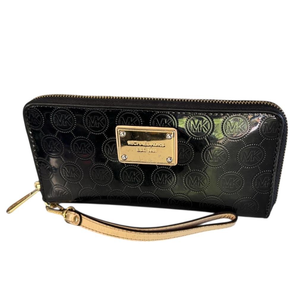 MICHAEL MICHAEL KORS Jet Set Large Patent-Leather Smartphone Wristlet.